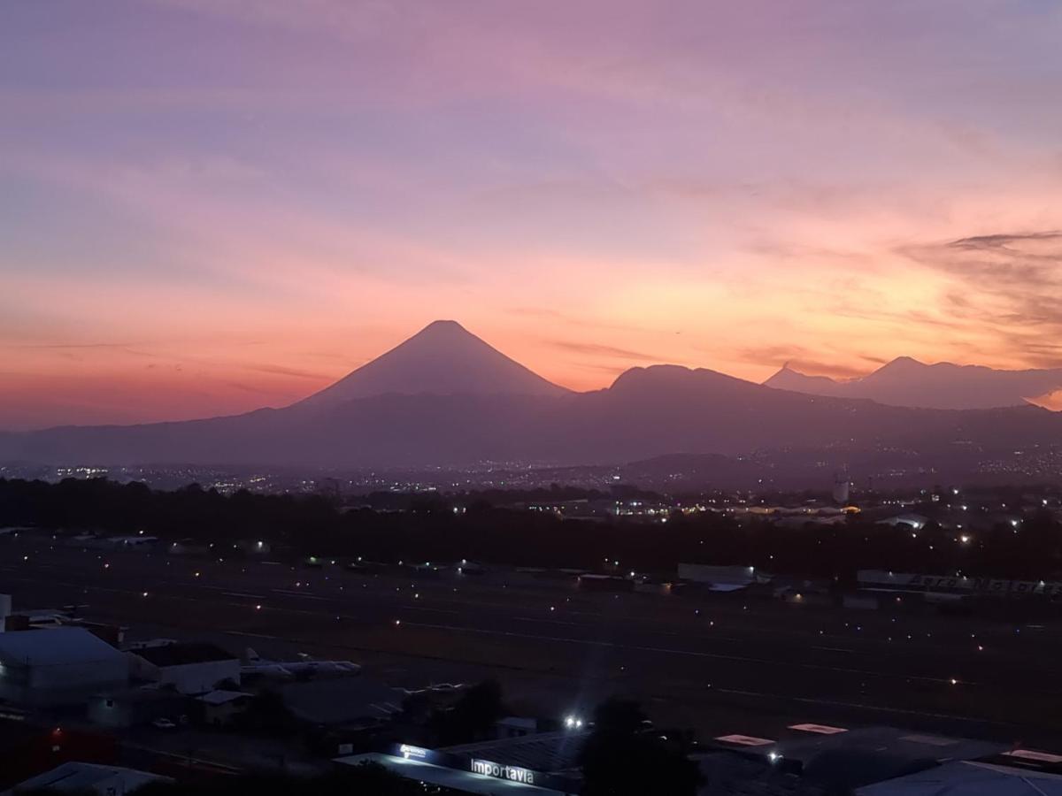 Amazing Volcano Views In Front Of Airport Гватемала Экстерьер фото