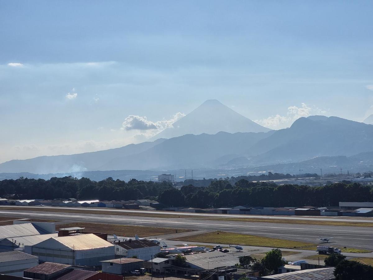 Amazing Volcano Views In Front Of Airport Гватемала Экстерьер фото