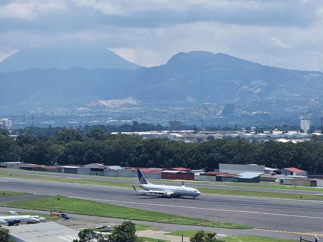 Amazing Volcano Views In Front Of Airport Гватемала Экстерьер фото
