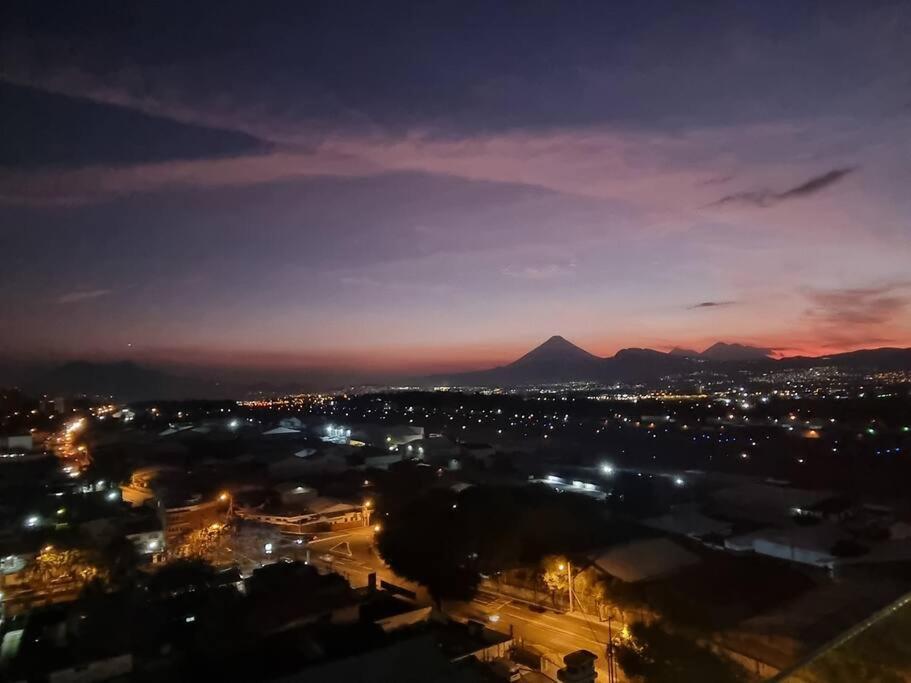 Amazing Volcano Views In Front Of Airport Гватемала Экстерьер фото
