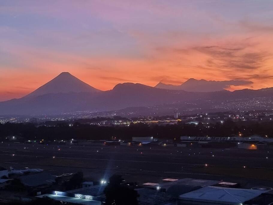 Amazing Volcano Views In Front Of Airport Гватемала Экстерьер фото