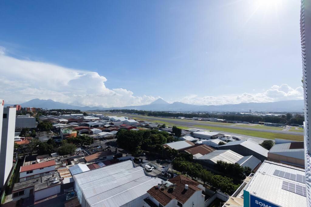 Amazing Volcano Views In Front Of Airport Гватемала Экстерьер фото